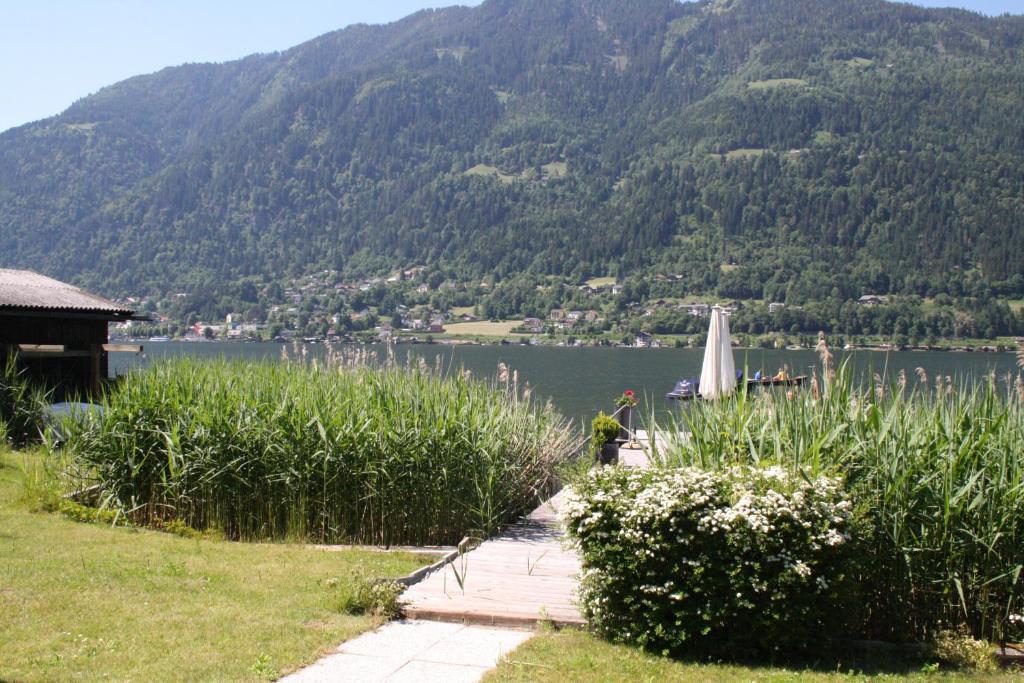 Gaestehaus Haerb Landskron Exteriör bild