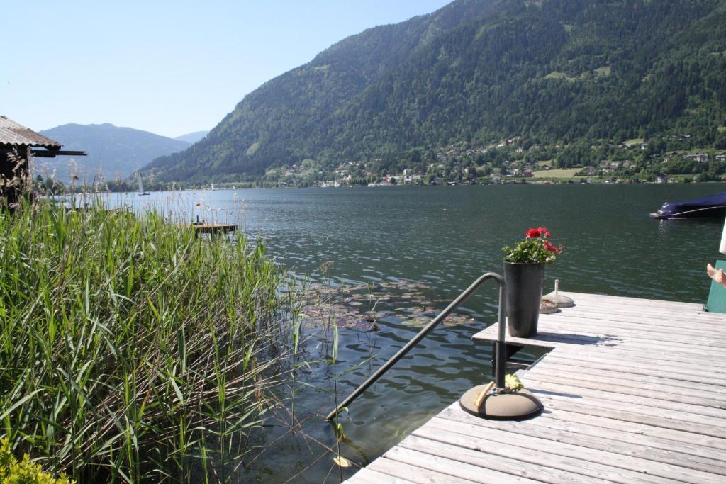 Gaestehaus Haerb Landskron Exteriör bild